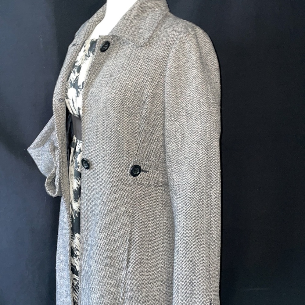 Classic black and grey coat. Missing one button - Picture 8 of 8